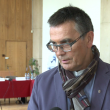 Eksperci krytykują zbyt szybkie tempo przygotowania rządowego podręcznika, brak możliwości wyboru i wytykają jego błędy merytoryczne
