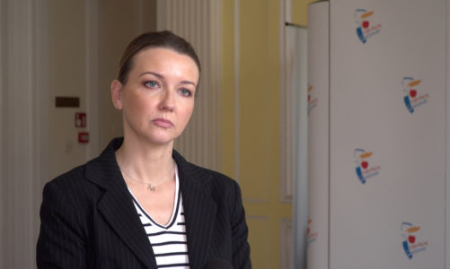 O kilkadziesiąt procent wzrosła liczba aktów zgonu wydawanych przez Urząd Stanu Cywilnego w Warszawie. To powoduje kilkudniowe opóźnienia