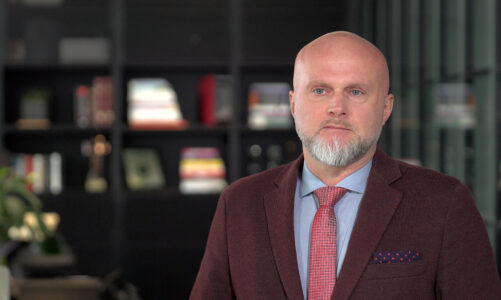 Lekarz: Karol Nawrocki zapewne sporo papierosów w swoim życiu wypalił. Stwierdził, że w kampanii lepiej będzie je zastąpić woreczkami nikotynowymi