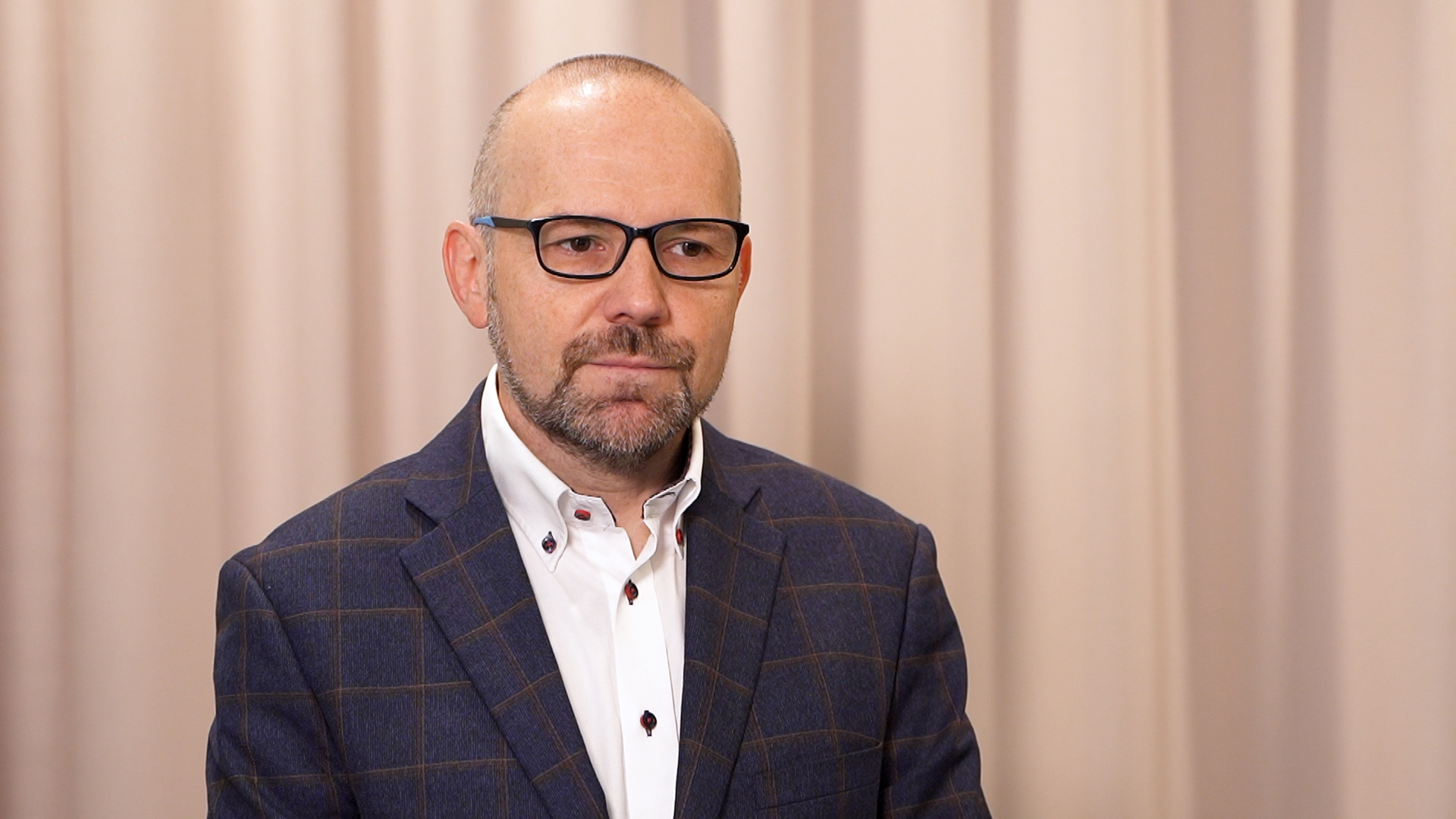 Większość Polaków nie sprawdza, ile wyniesie ich emerytura. Coraz więcej osób na nią odkłada